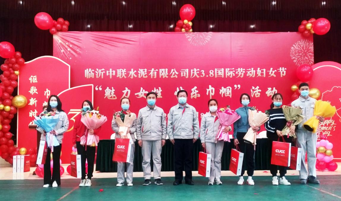 1615507348454469.jpg 4.為比賽一等獎獲得者頒獎.jpg